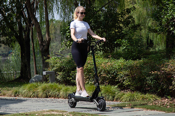 Compact Electric Scooters for Easy Urban Commuting